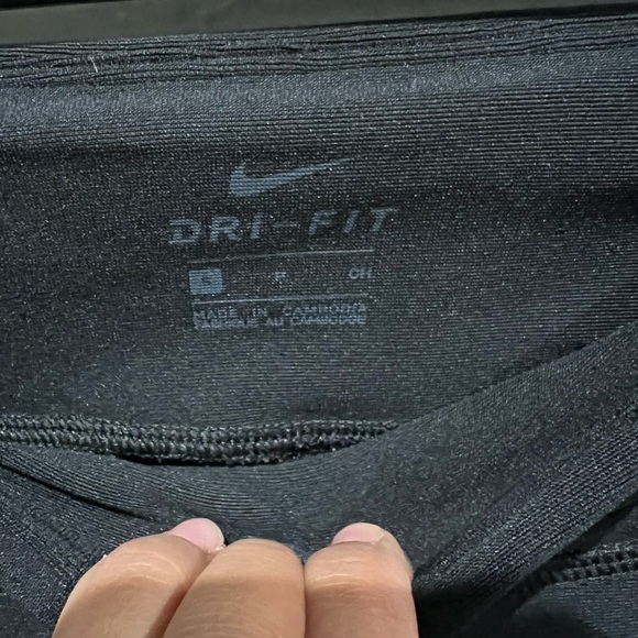 Nike Women's Black Leggings Cropped Length Size S EUC Running Workout Light - Picture 2 of 4